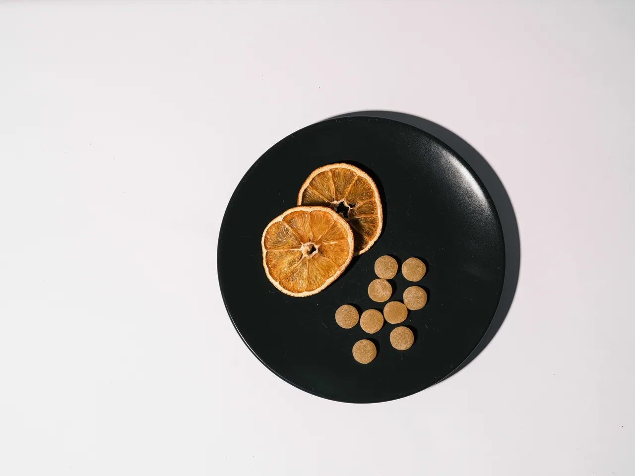 CBD Gummies auf Teller