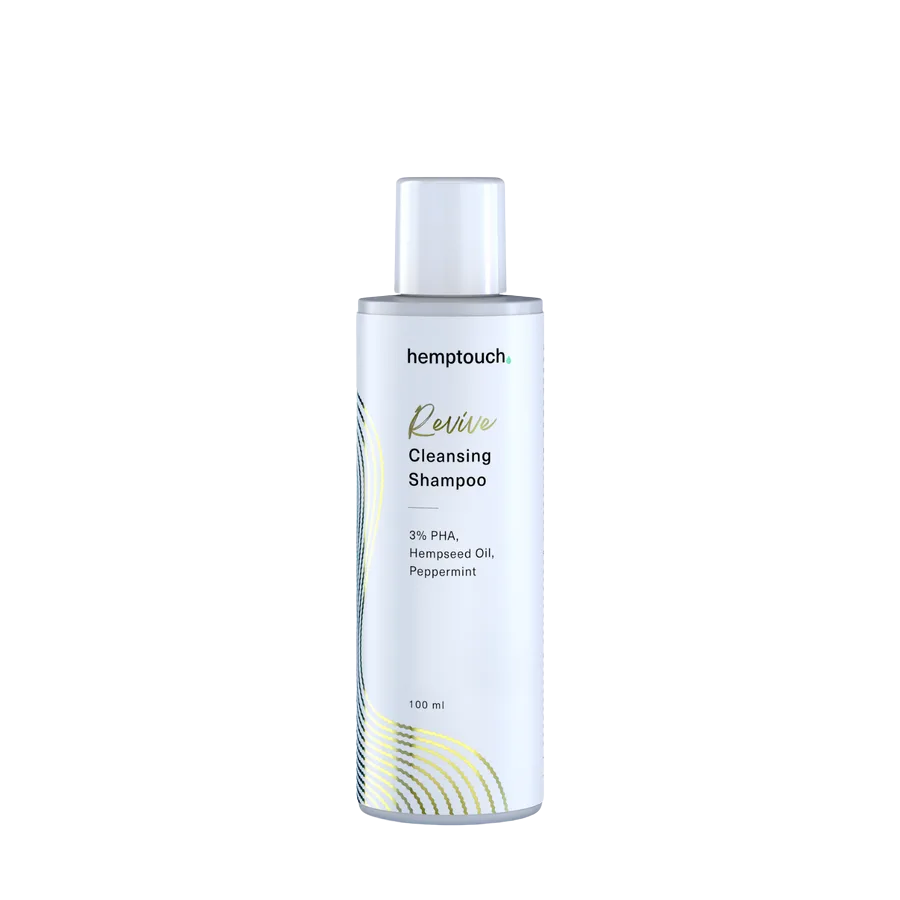 Die Flasche des sulfatfreien Hemptouch Revive Cleansing Shampoos mit Hanf und PHA für eine gesunde Kopfhaut.