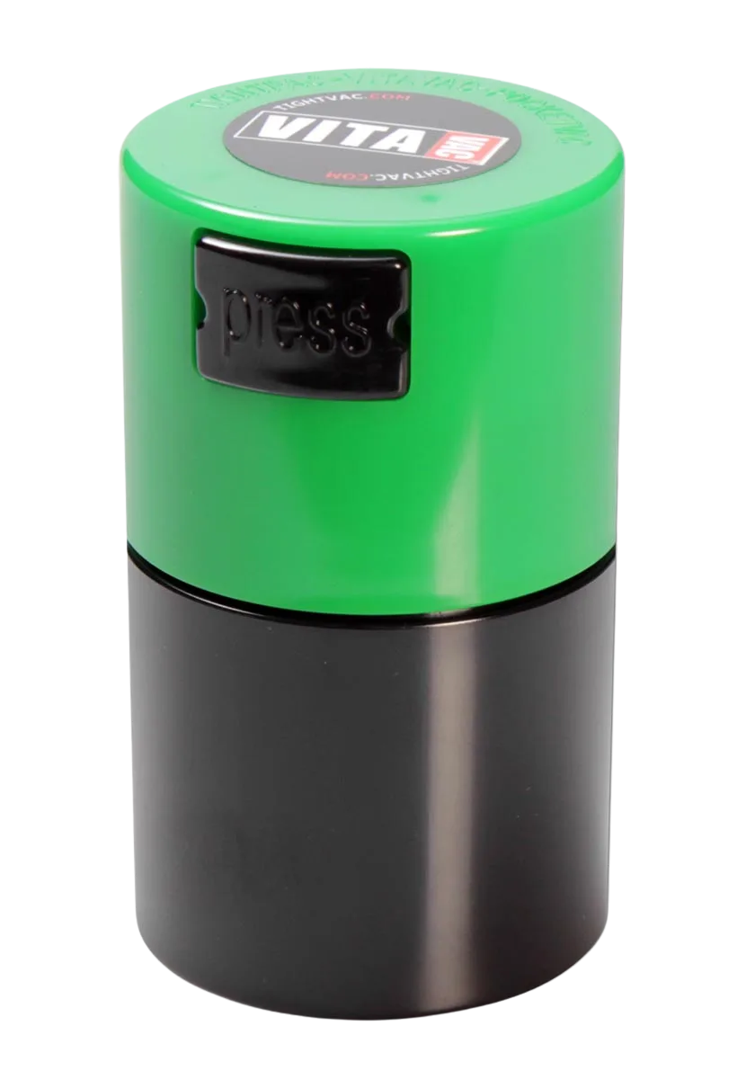 Kleiner geruchsdichter Tightpac Vitavac Vakuum-Container (0,06L) in der Farbe Grün bei MAGU.